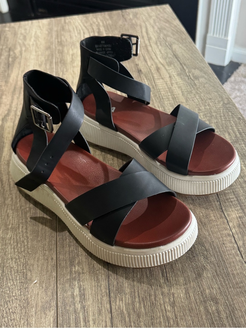 MIA Women's Black and Rust Brown Strappy Sandals